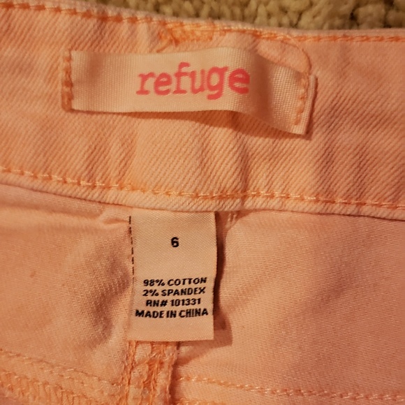 Refuge Coral High Wasted Shorts - Picture 3 of 3